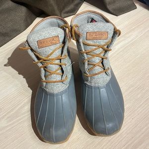 Sperry duck boots size W6